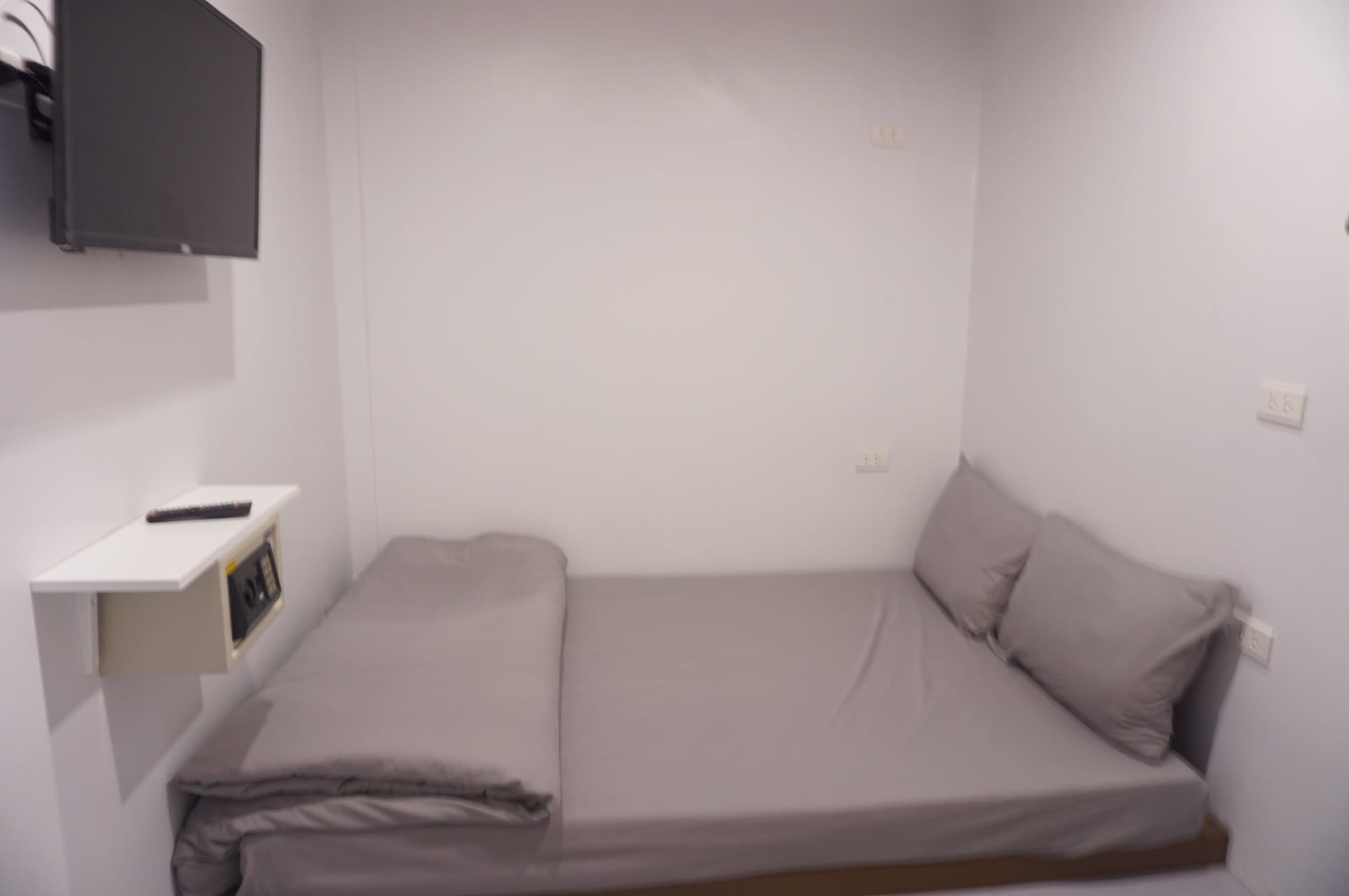 Minimal House Patong (Adults Only) Hostel Εξωτερικό φωτογραφία